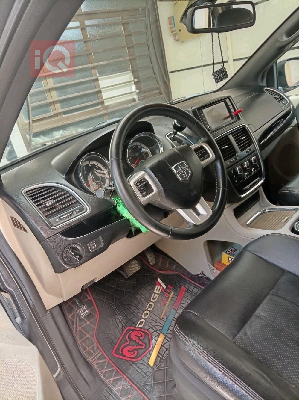 دودج جراند كارافان